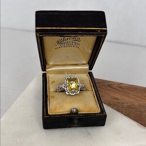 Vintage Silver and Yellow Gemstone Ring lot D22